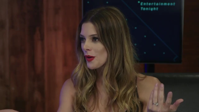 Ashley-Greene-dot-nl_2017EntertainmentTonightFacebookLiveInterview0682.jpg