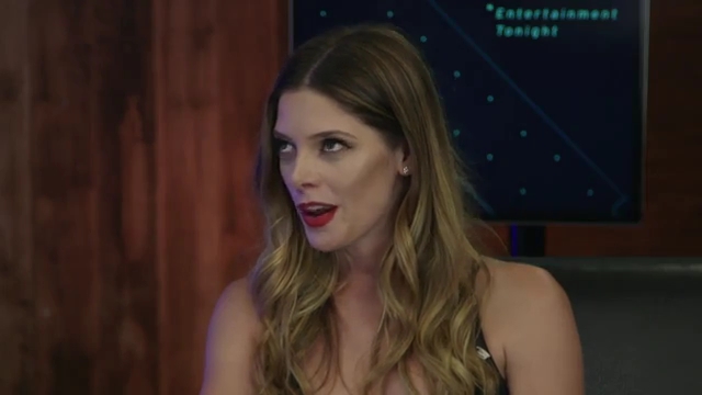 Ashley-Greene-dot-nl_2017EntertainmentTonightFacebookLiveInterview0943.jpg
