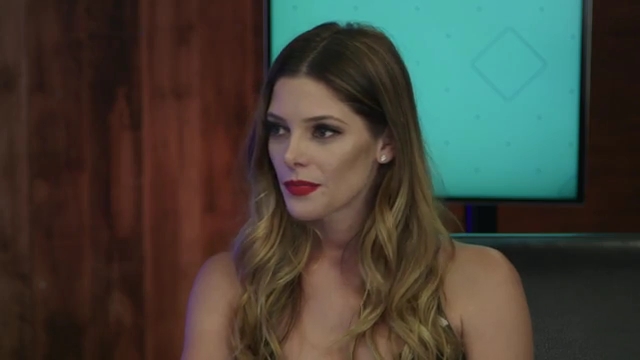 Ashley-Greene-dot-nl_2017EntertainmentTonightFacebookLiveInterview0968.jpg