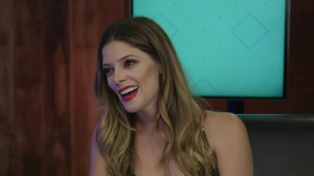 Ashley-Greene-dot-nl_2017EntertainmentTonightFacebookLiveInterview0983.jpg