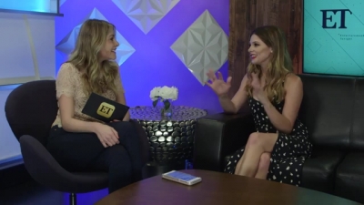 Ashley-Greene-dot-nl_2017EntertainmentTonightFacebookLiveInterview0304.jpg