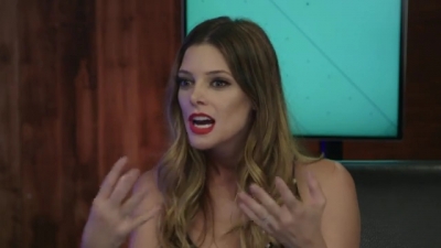 Ashley-Greene-dot-nl_2017EntertainmentTonightFacebookLiveInterview0332.jpg