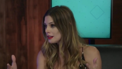 Ashley-Greene-dot-nl_2017EntertainmentTonightFacebookLiveInterview0362.jpg