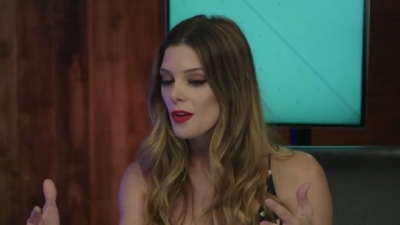 Ashley-Greene-dot-nl_2017EntertainmentTonightFacebookLiveInterview0363.jpg