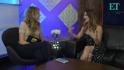 Ashley-Greene-dot-nl_2017EntertainmentTonightFacebookLiveInterview0371.jpg