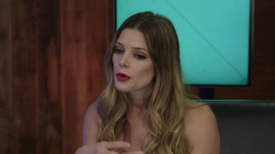 Ashley-Greene-dot-nl_2017EntertainmentTonightFacebookLiveInterview0565.jpg