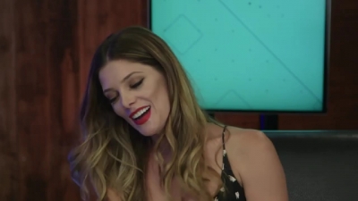 Ashley-Greene-dot-nl_2017EntertainmentTonightFacebookLiveInterview1140.jpg