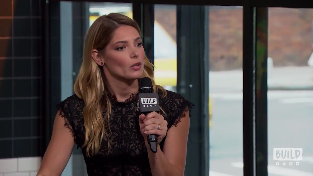 Ashley-Greene-dot-nl_2018AOLBuildSeries0106.jpg