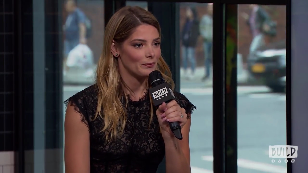 Ashley-Greene-dot-nl_2018AOLBuildSeries1234.jpg