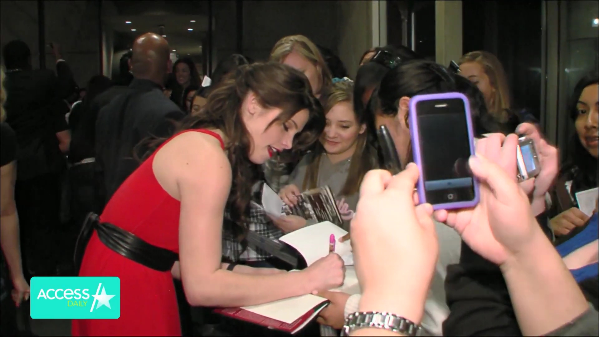 Ashley-Greene-dot-nl_2019AccesHollwood2-0026.jpg