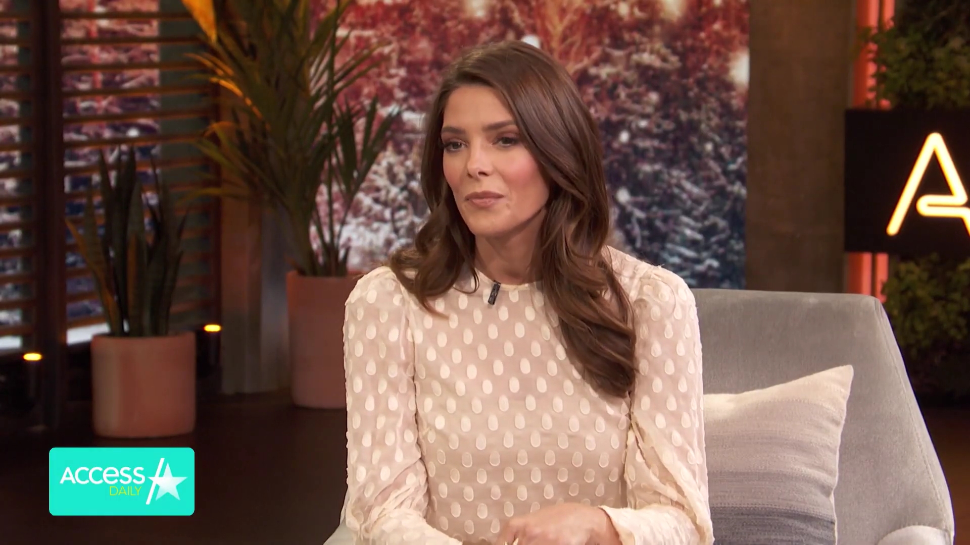Ashley-Greene-dot-nl_2019AccesHollwood2-0073.jpg