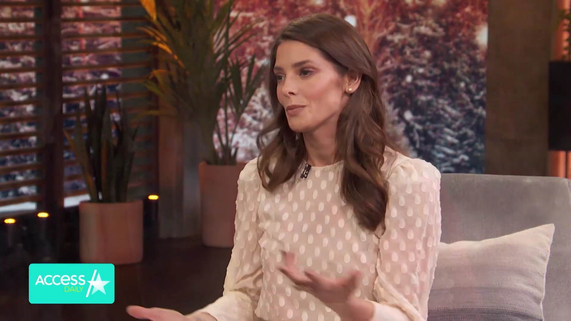 Ashley-Greene-dot-nl_2019AccesHollwood2-0547.jpg