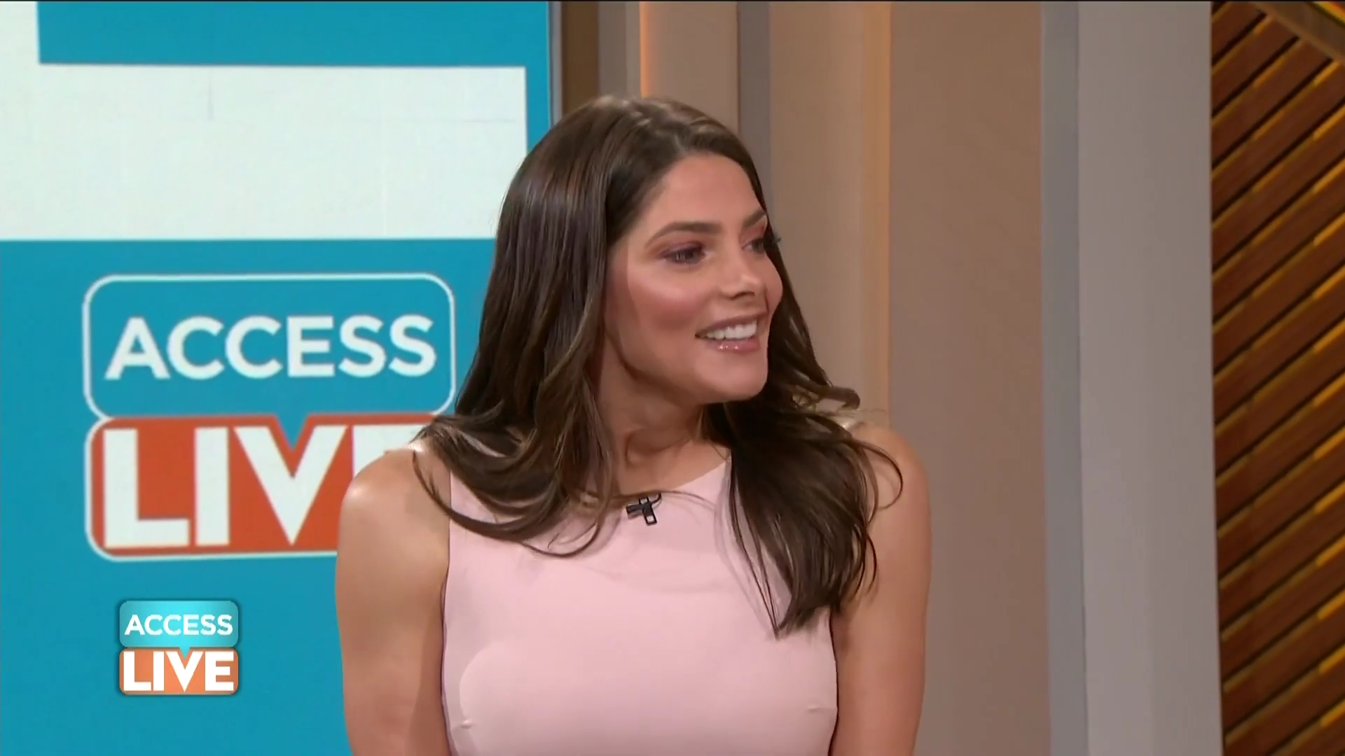 Ashley-Greene-dot-nl_2019AccesHollywood0024.jpg