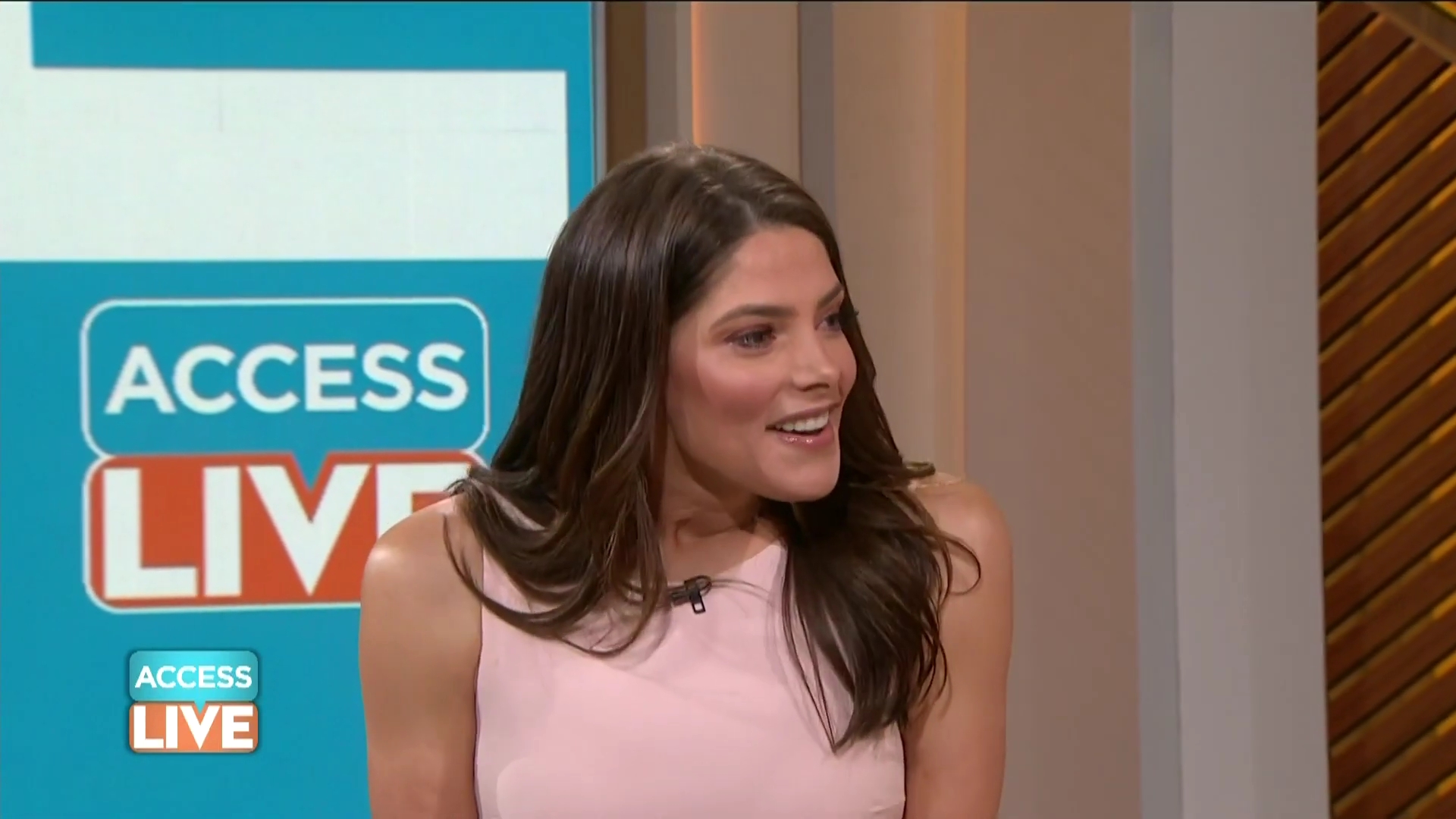 Ashley-Greene-dot-nl_2019AccesHollywood0025.jpg