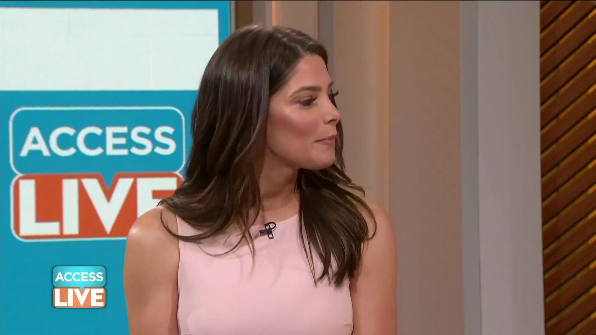 Ashley-Greene-dot-nl_2019AccesHollywood0034.jpg