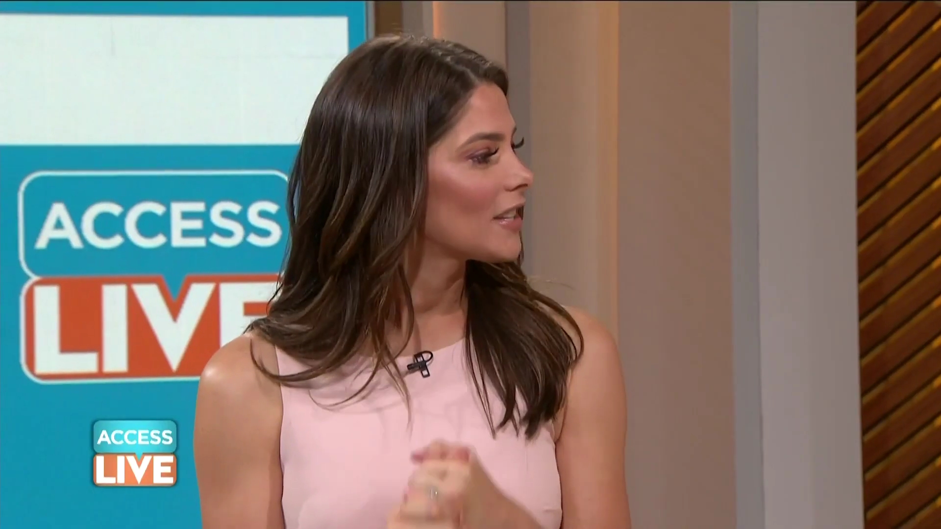 Ashley-Greene-dot-nl_2019AccesHollywood0035.jpg