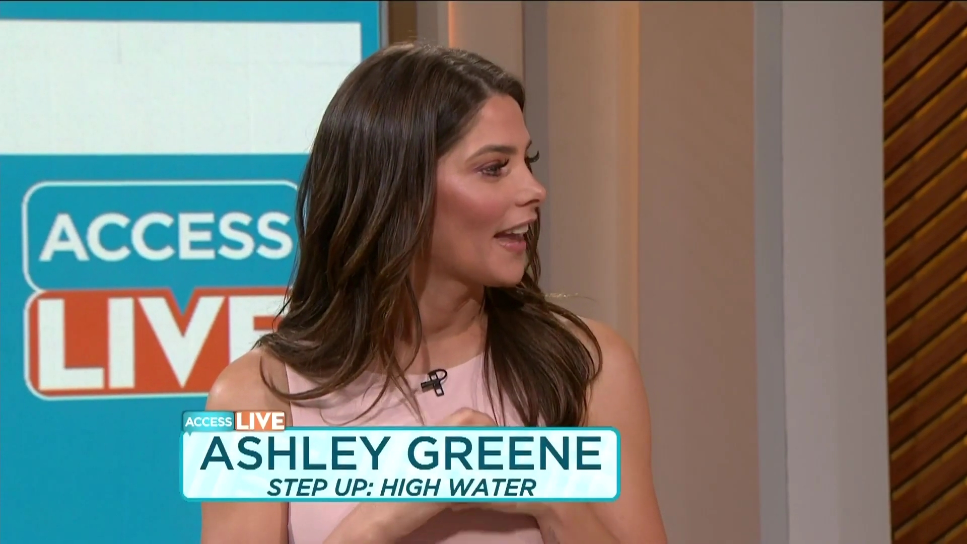 Ashley-Greene-dot-nl_2019AccesHollywood0038.jpg