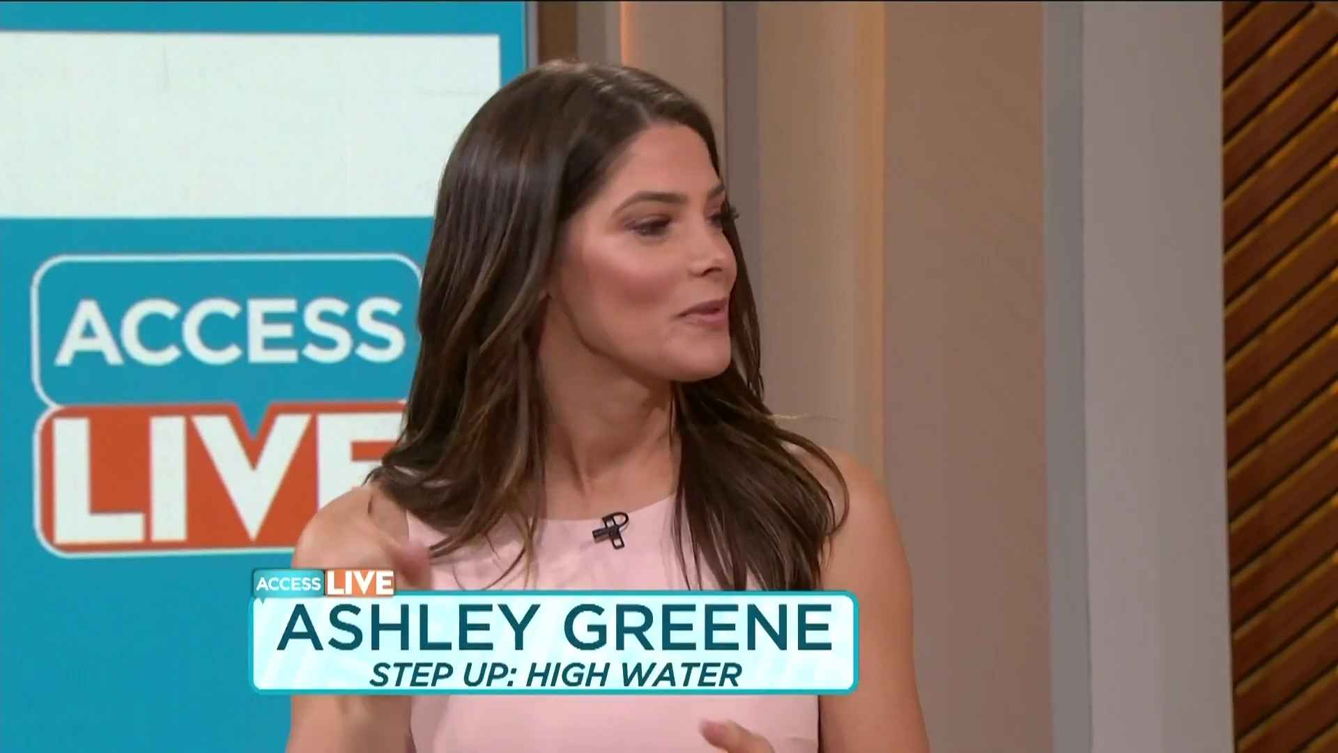 Ashley-Greene-dot-nl_2019AccesHollywood0039.jpg