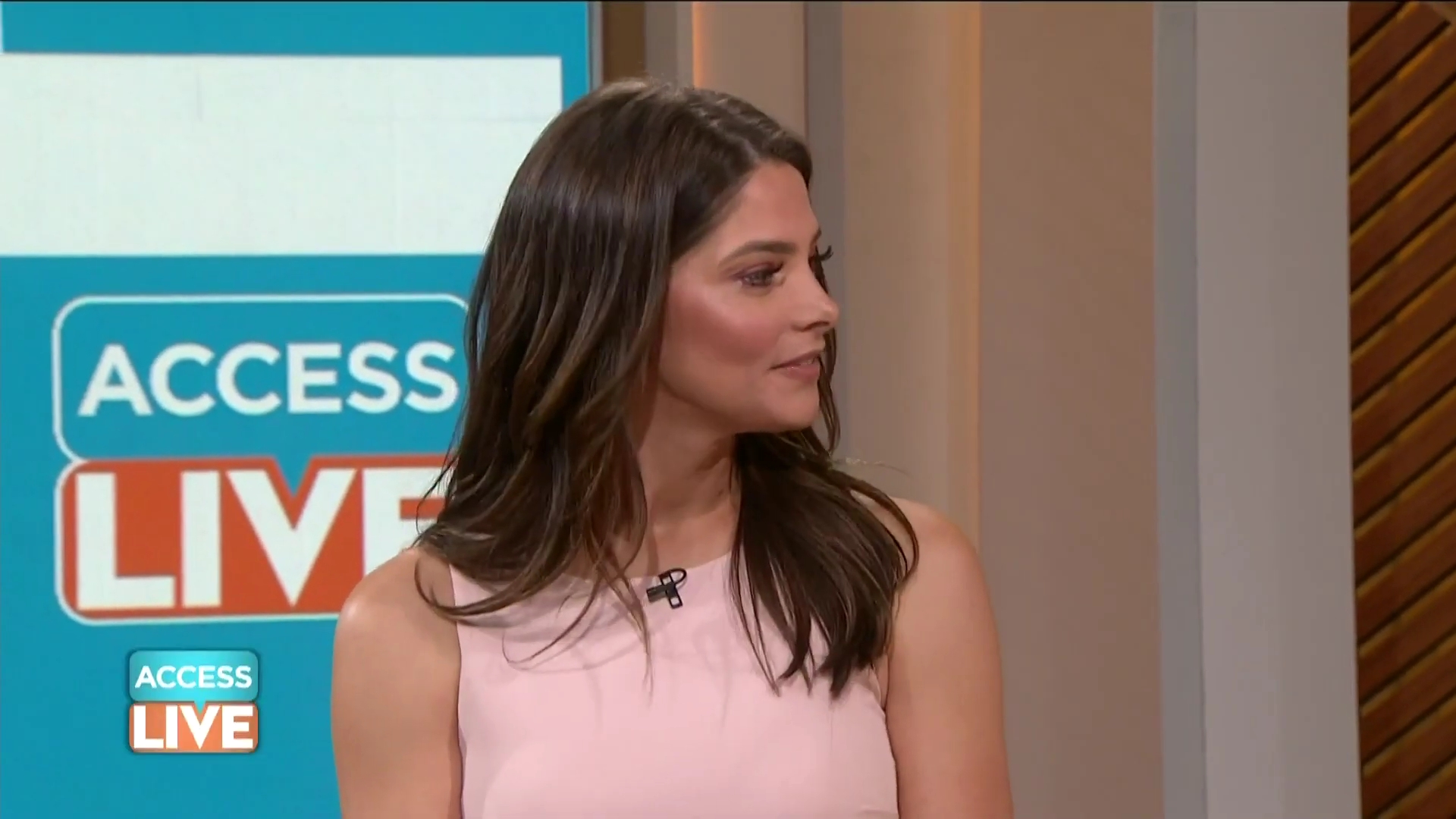Ashley-Greene-dot-nl_2019AccesHollywood0041.jpg