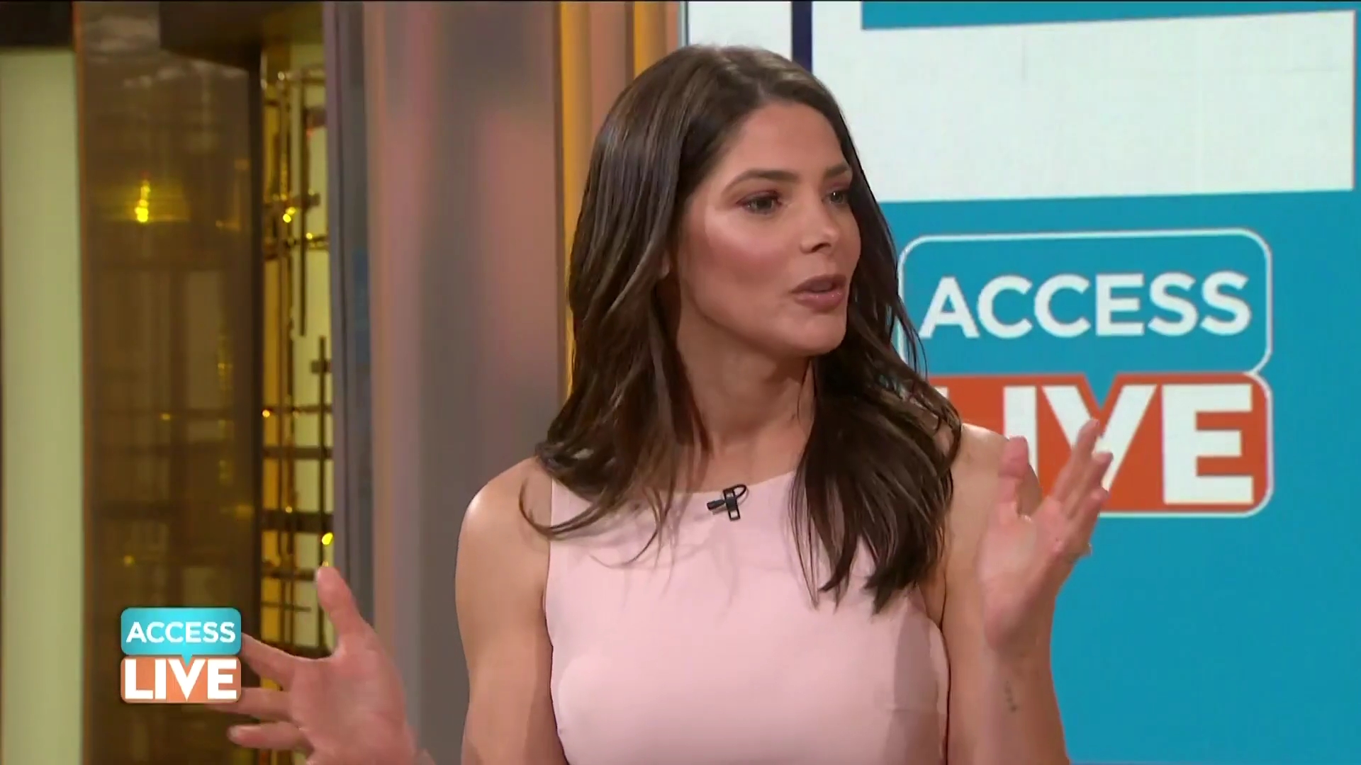 Ashley-Greene-dot-nl_2019AccesHollywood0062.jpg