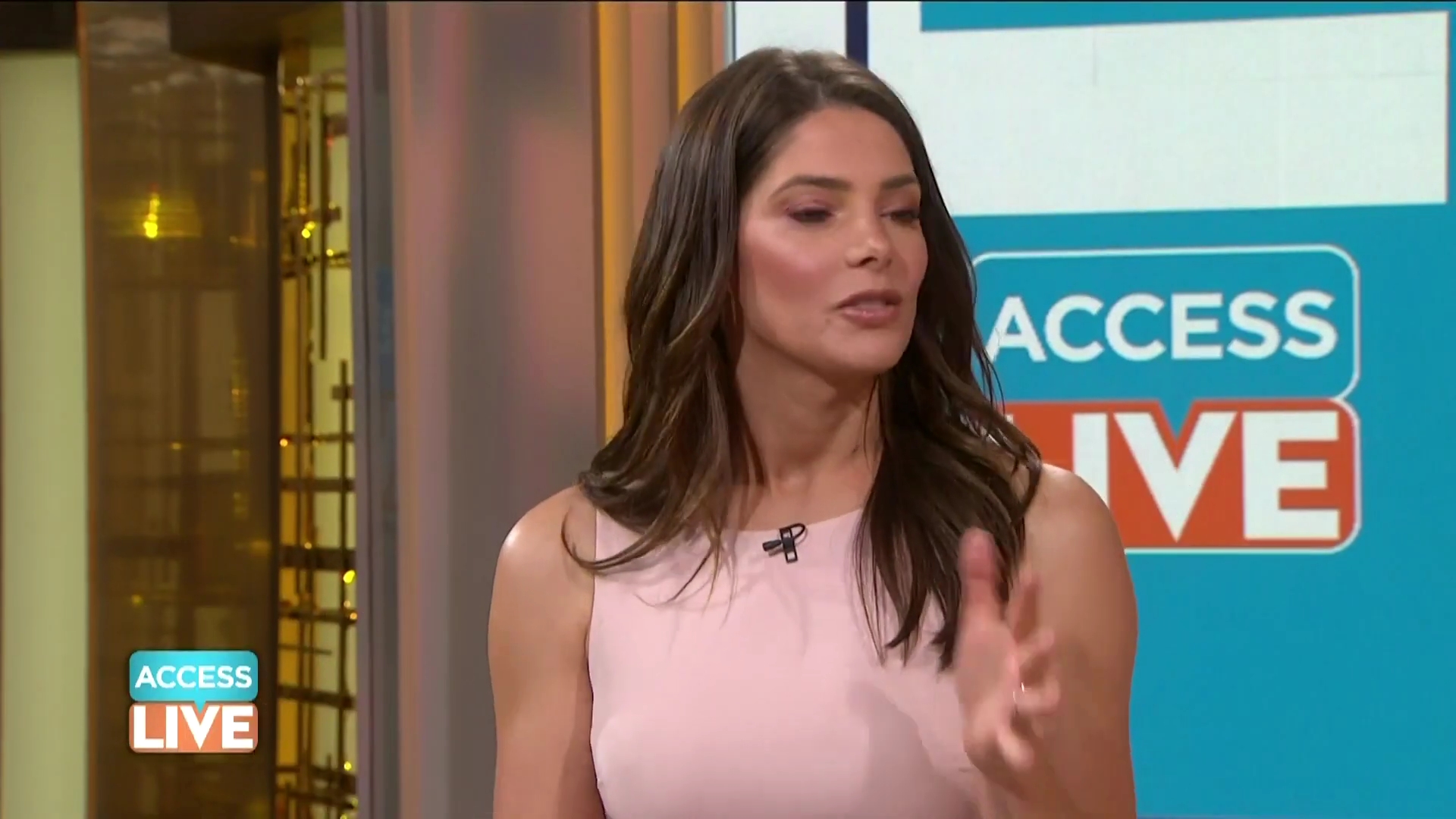 Ashley-Greene-dot-nl_2019AccesHollywood0063.jpg