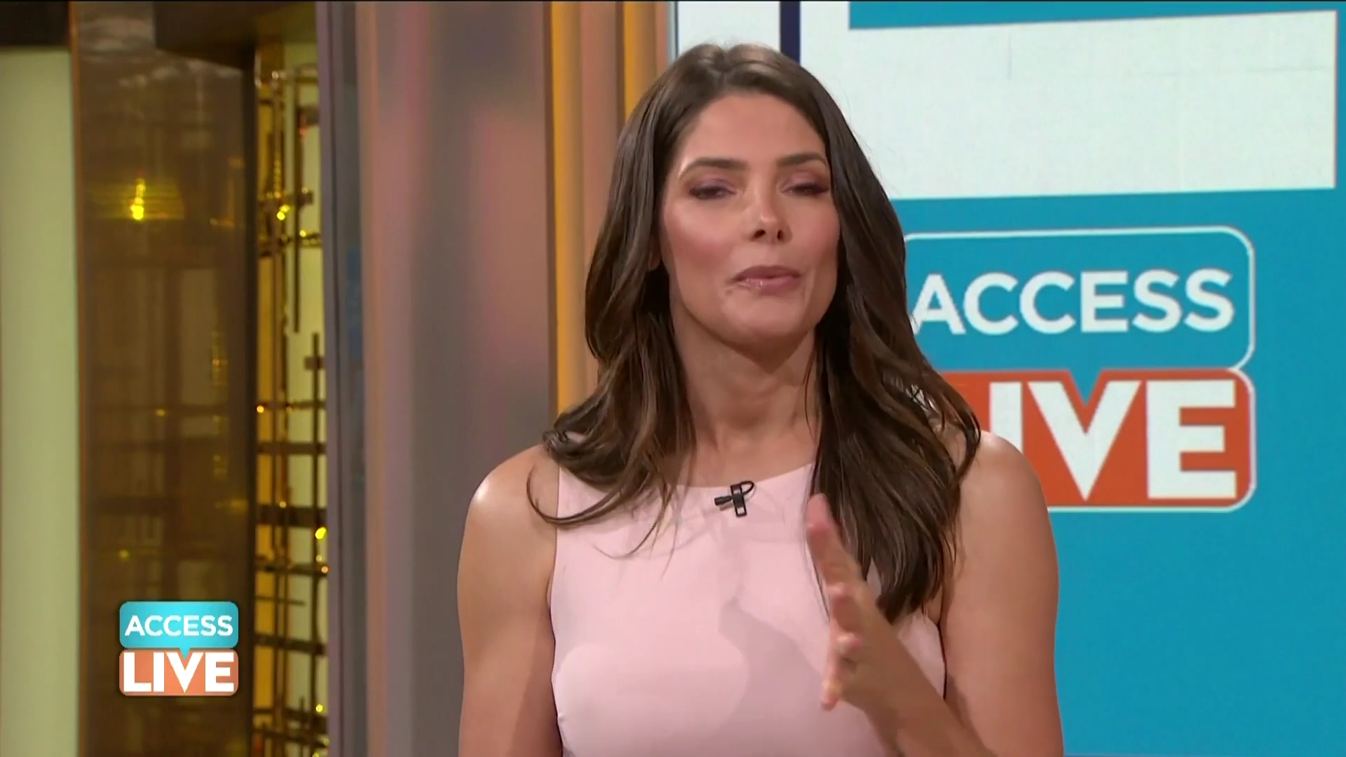 Ashley-Greene-dot-nl_2019AccesHollywood0064.jpg