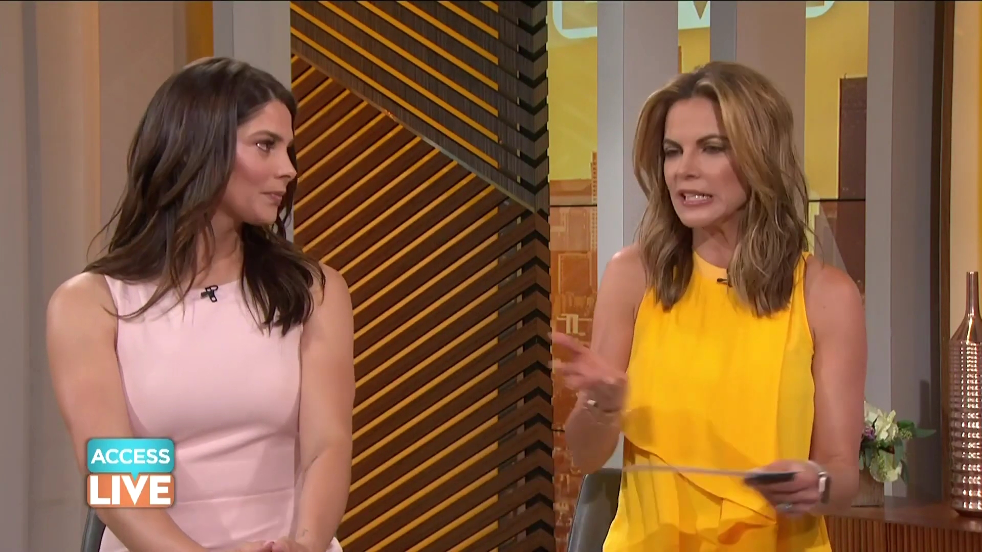 Ashley-Greene-dot-nl_2019AccesHollywood0102.jpg