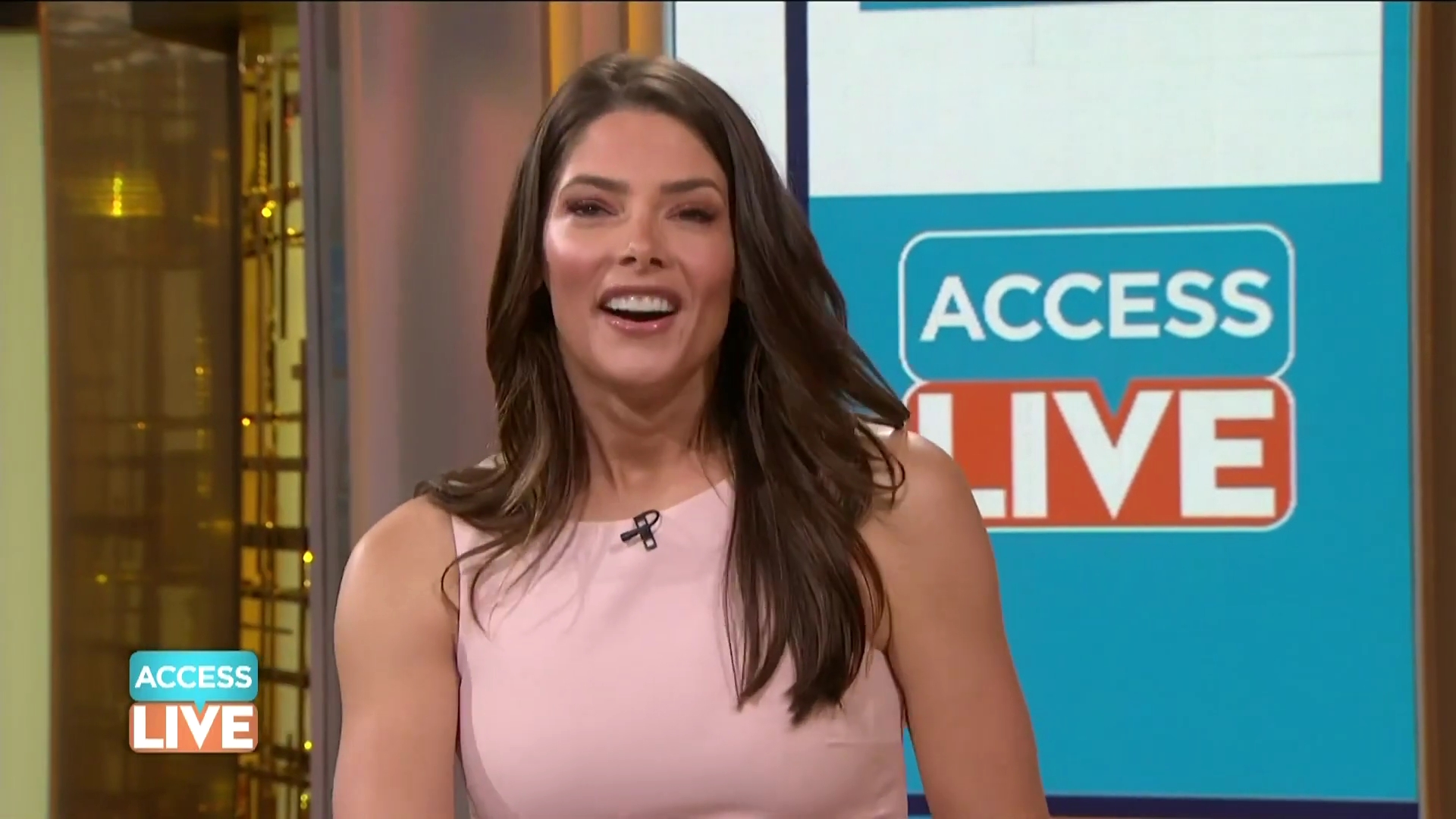 Ashley-Greene-dot-nl_2019AccesHollywood0111.jpg