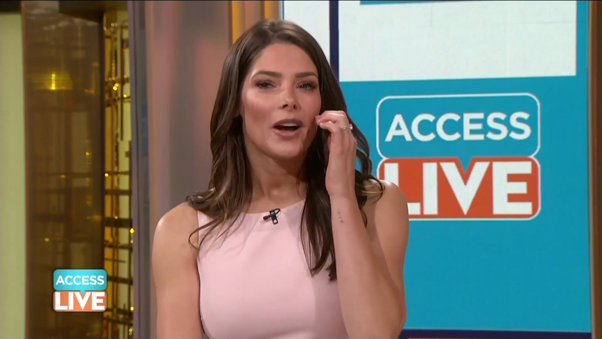 Ashley-Greene-dot-nl_2019AccesHollywood0114.jpg