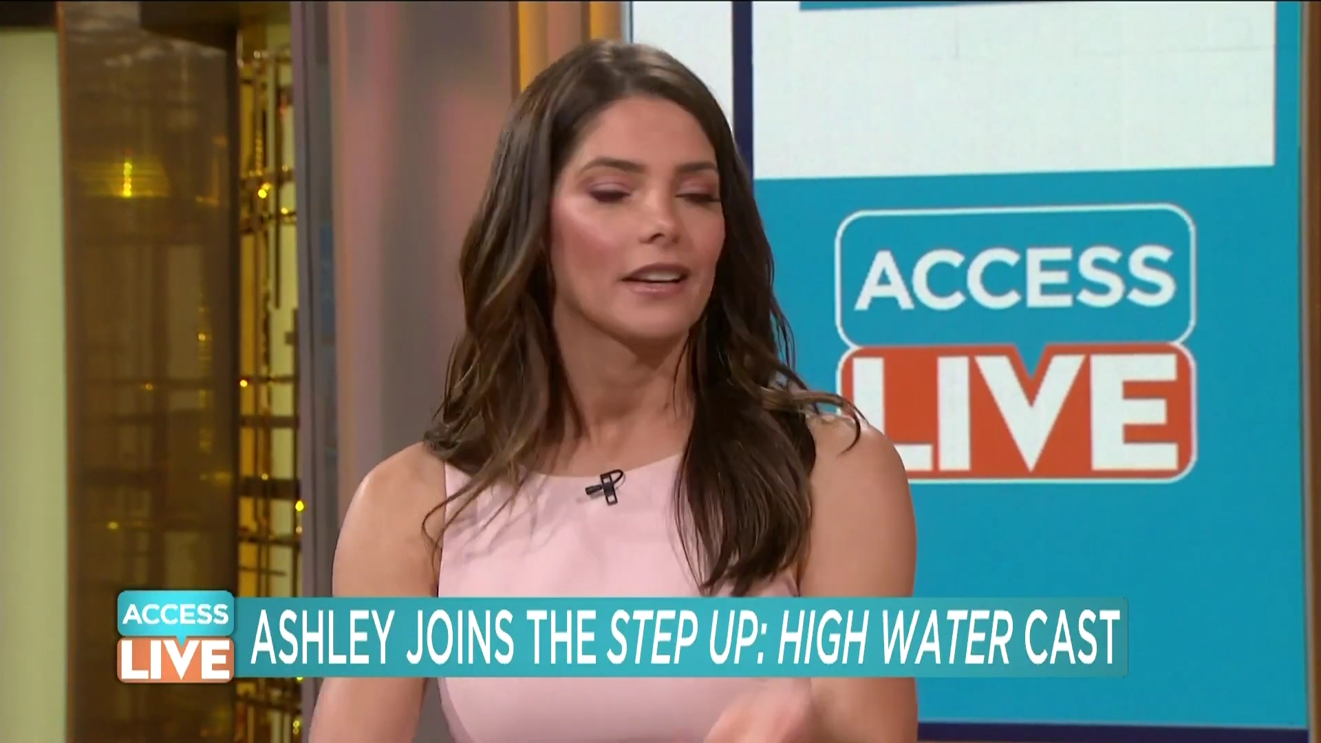 Ashley-Greene-dot-nl_2019AccesHollywood0123.jpg