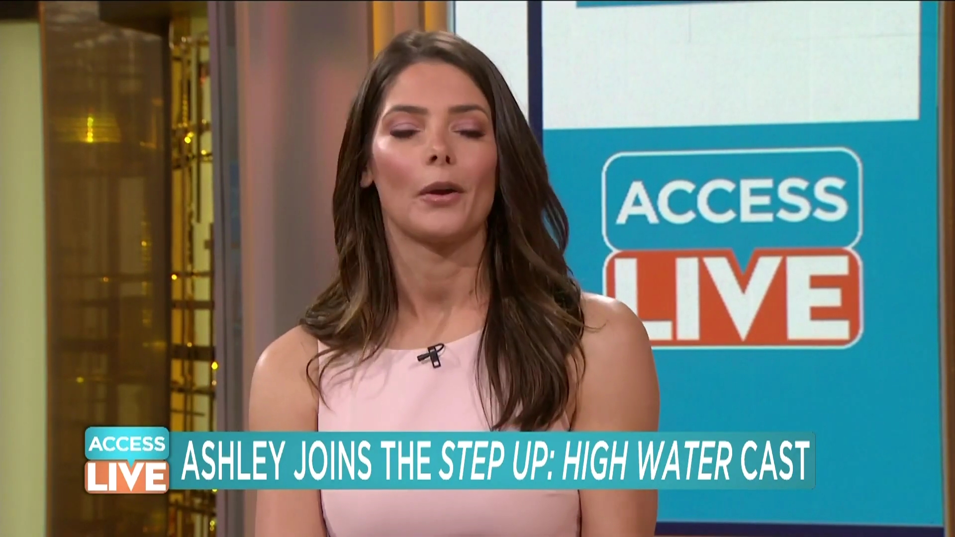 Ashley-Greene-dot-nl_2019AccesHollywood0134.jpg