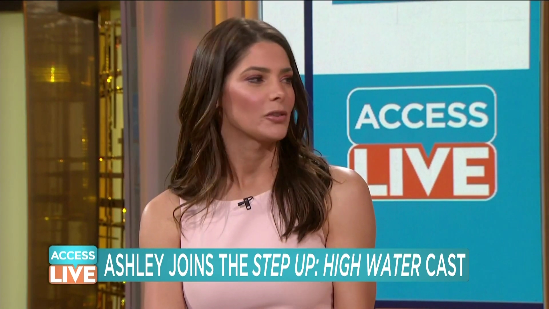 Ashley-Greene-dot-nl_2019AccesHollywood0136.jpg