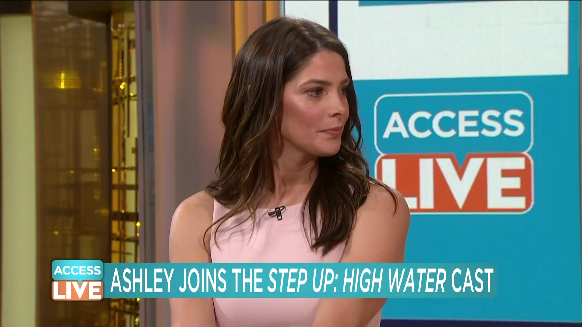Ashley-Greene-dot-nl_2019AccesHollywood0189.jpg