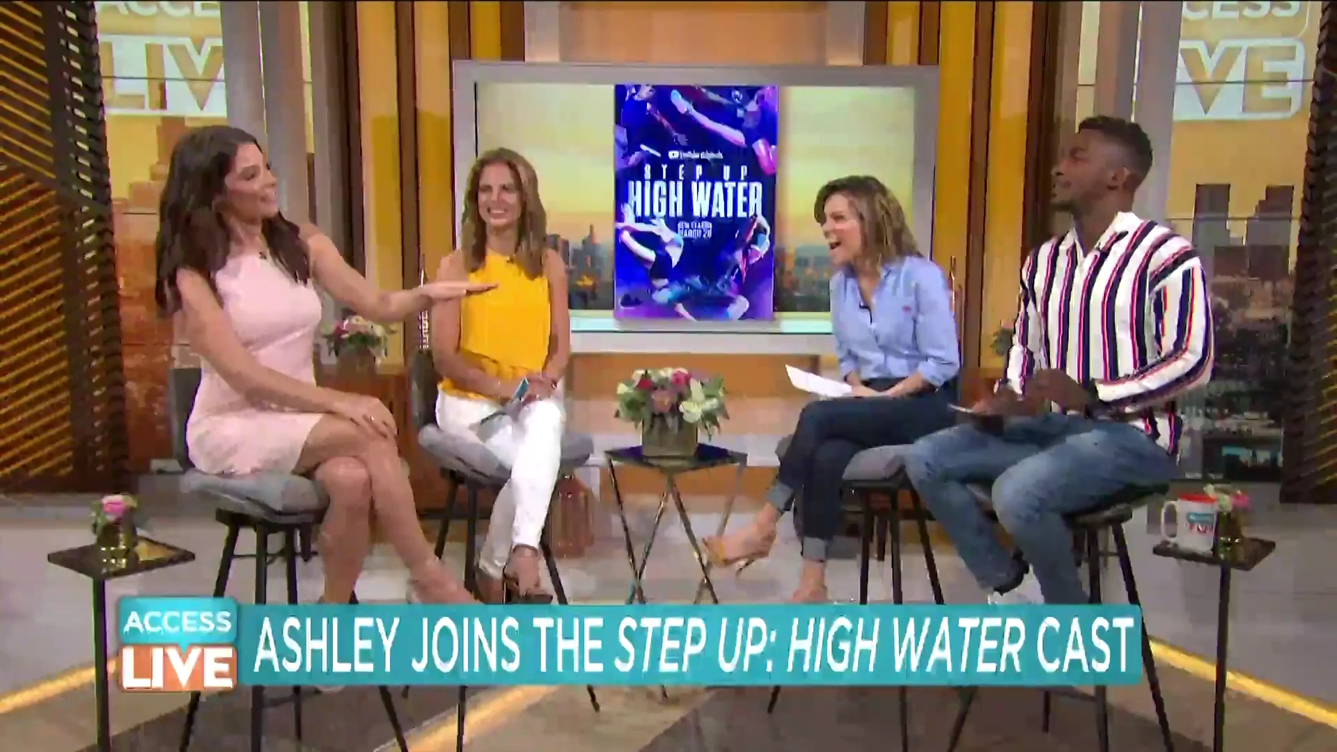Ashley-Greene-dot-nl_2019AccesHollywood0249.jpg