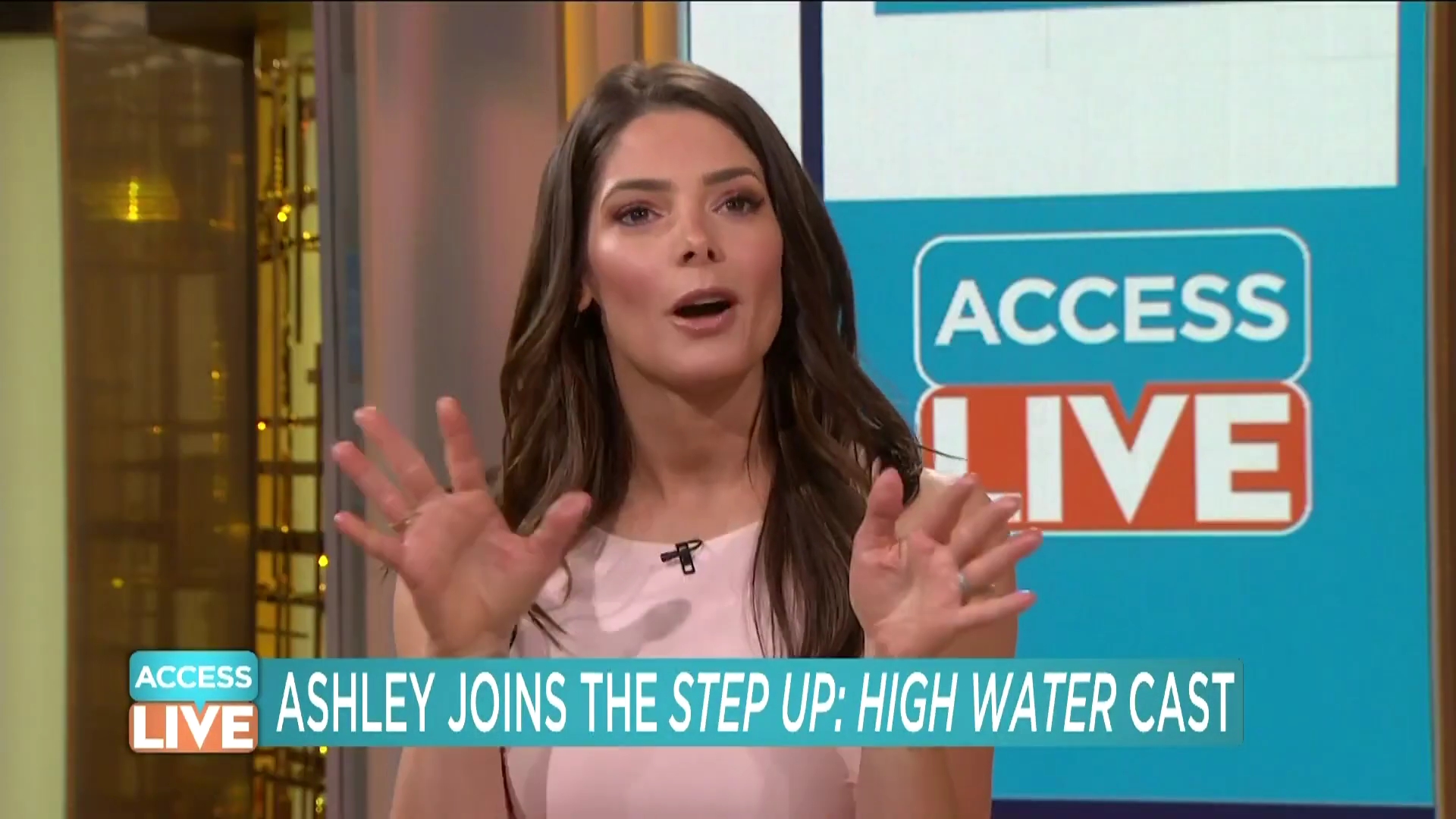 Ashley-Greene-dot-nl_2019AccesHollywood0271.jpg