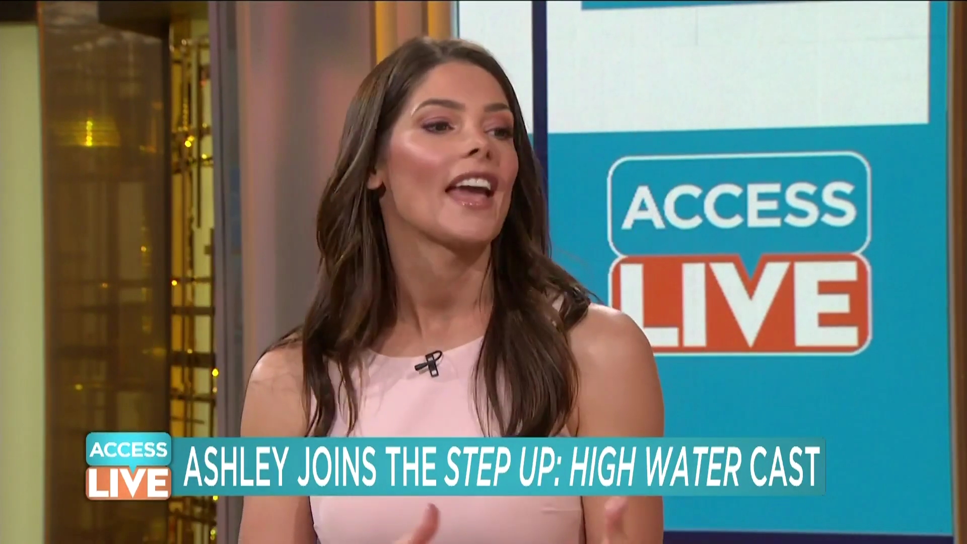Ashley-Greene-dot-nl_2019AccesHollywood0276.jpg