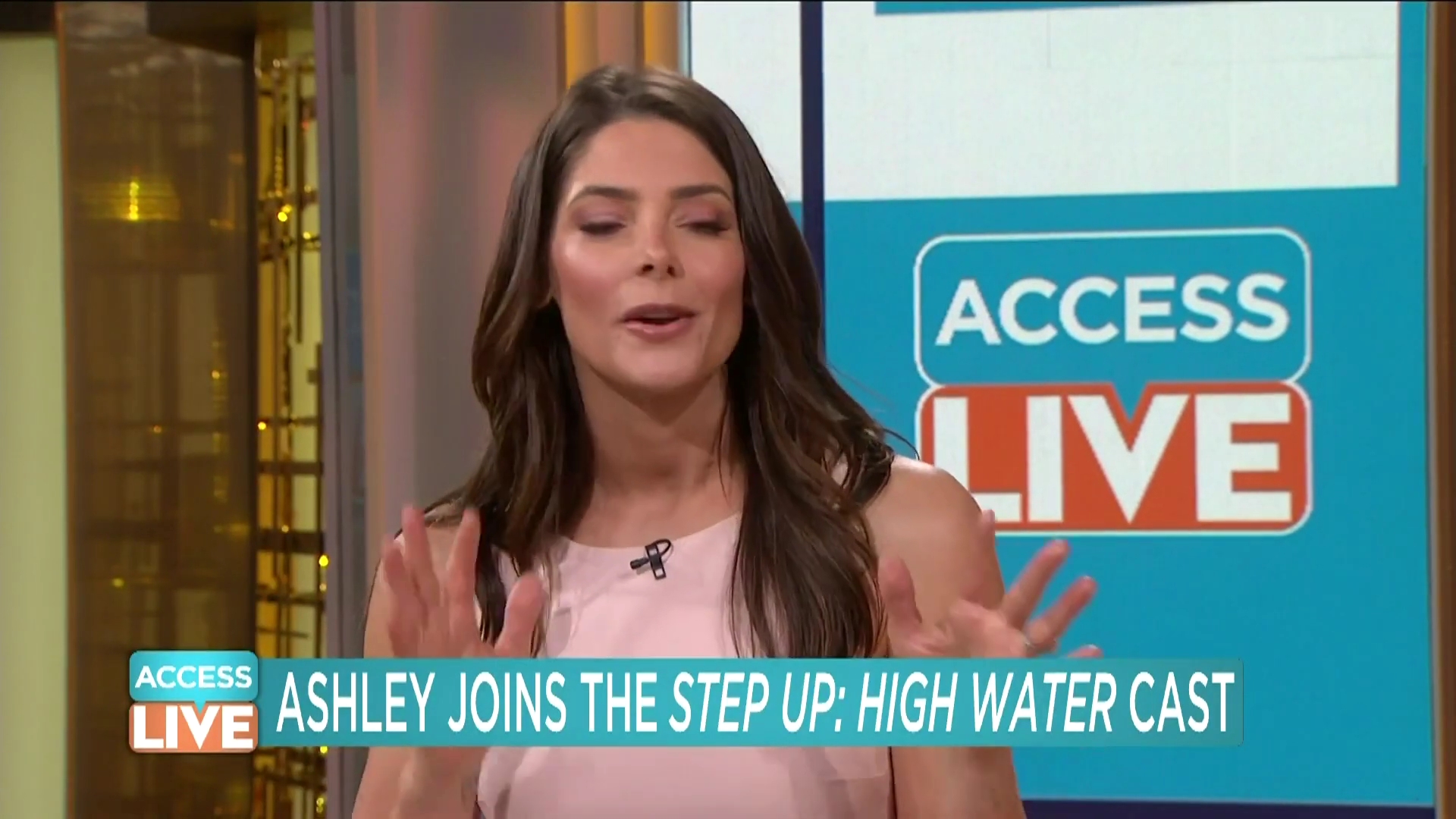 Ashley-Greene-dot-nl_2019AccesHollywood0280.jpg