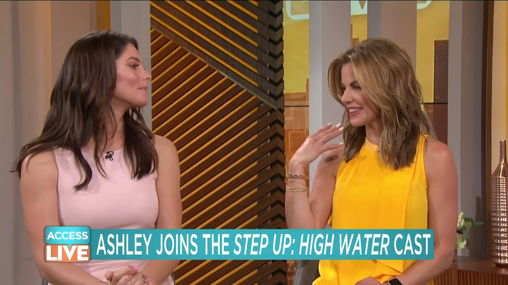 Ashley-Greene-dot-nl_2019AccesHollywood0306.jpg