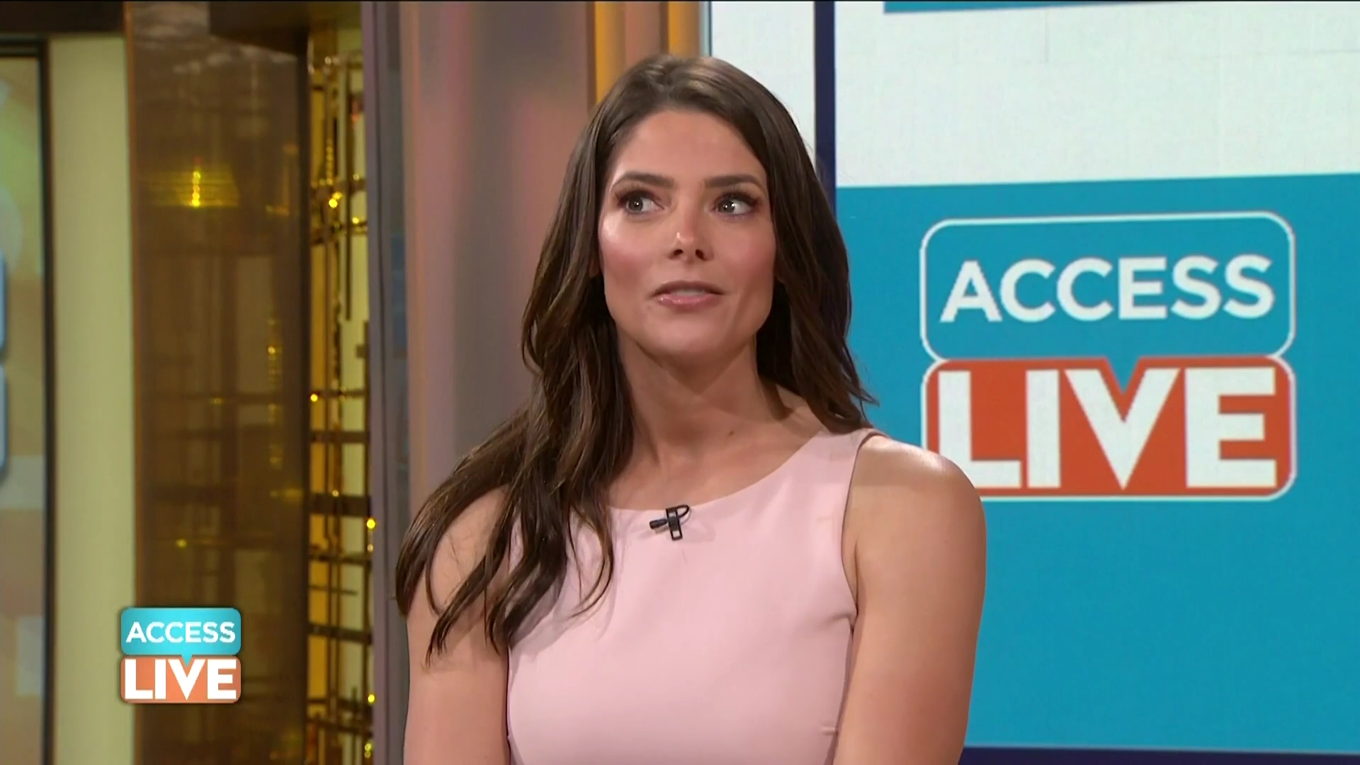 Ashley-Greene-dot-nl_2019AccesHollywood0530.jpg