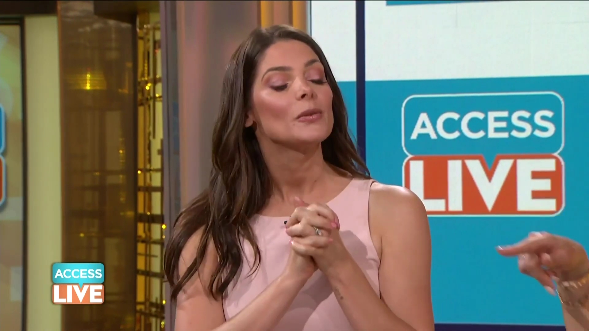 Ashley-Greene-dot-nl_2019AccesHollywood0537.jpg