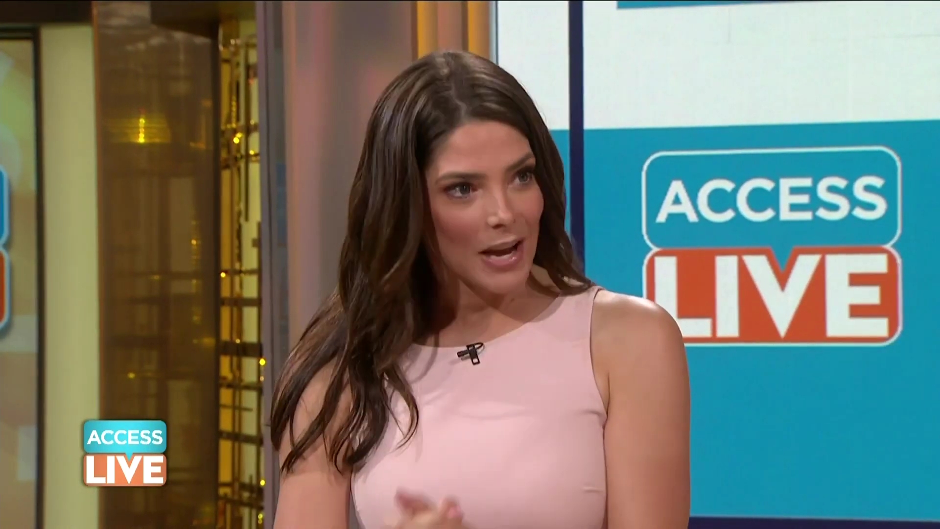 Ashley-Greene-dot-nl_2019AccesHollywood0538.jpg