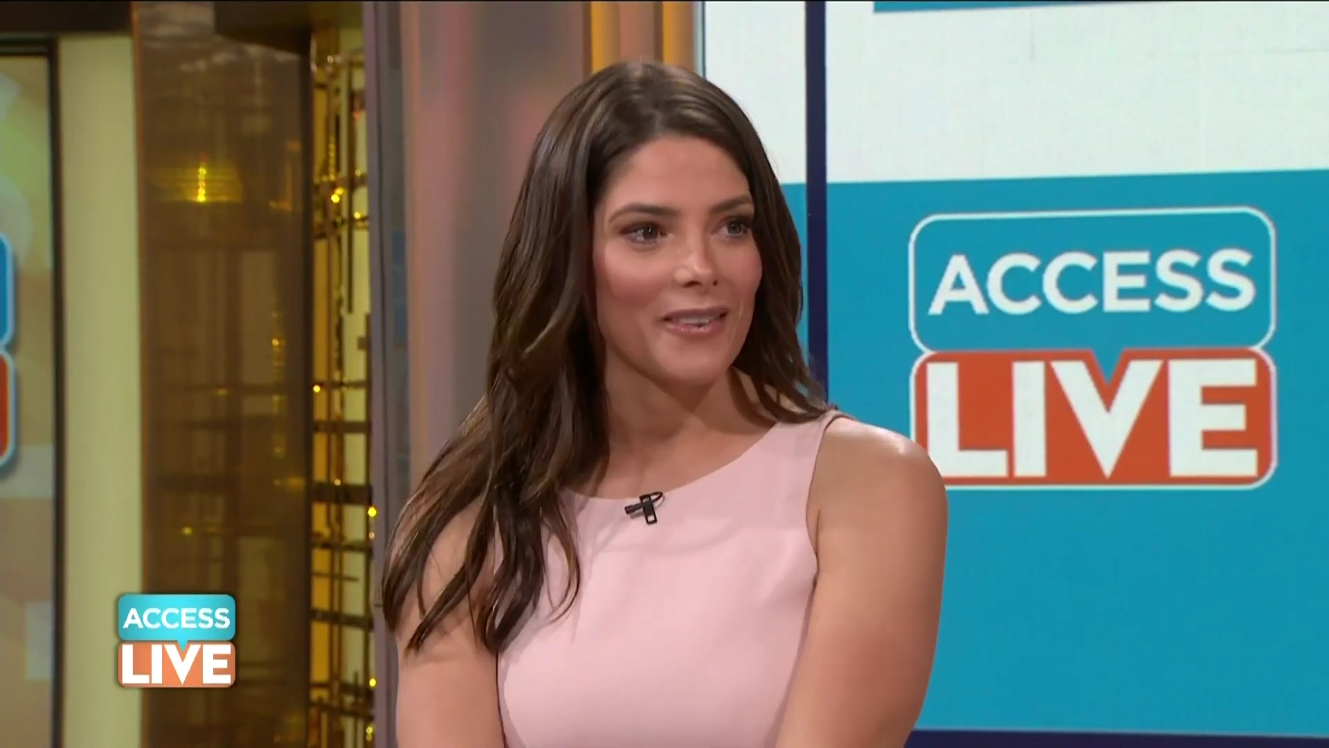 Ashley-Greene-dot-nl_2019AccesHollywood0539.jpg