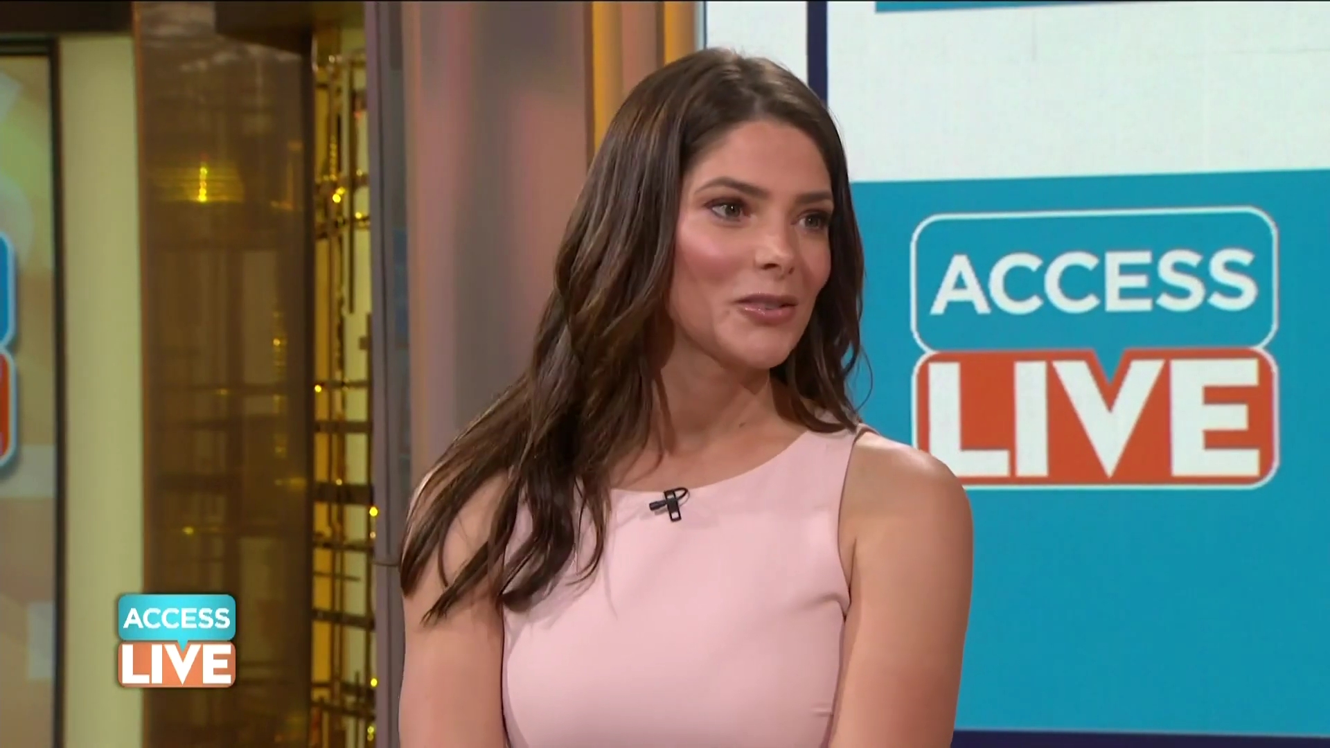 Ashley-Greene-dot-nl_2019AccesHollywood0540.jpg