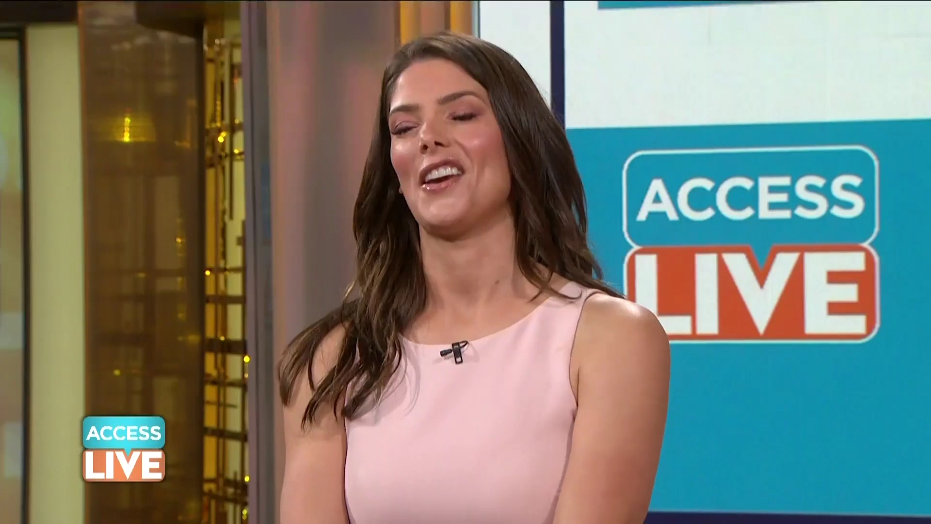 Ashley-Greene-dot-nl_2019AccesHollywood0550.jpg