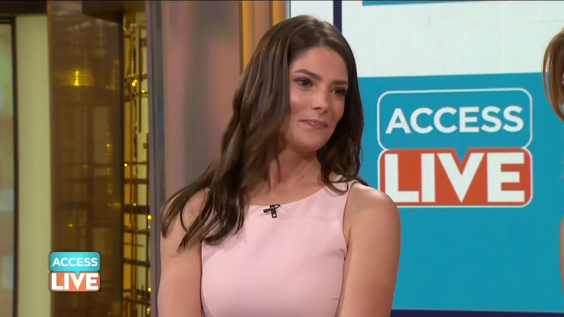 Ashley-Greene-dot-nl_2019AccesHollywood0551.jpg