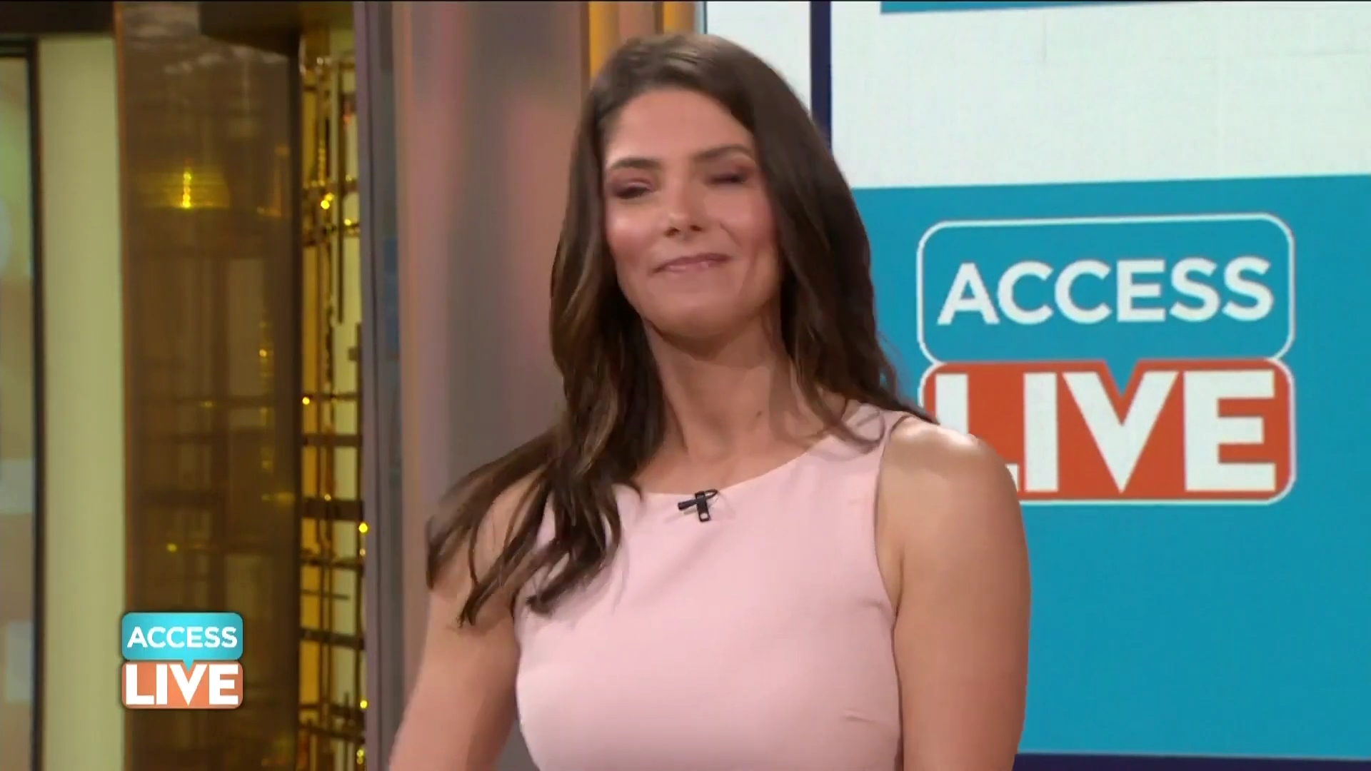 Ashley-Greene-dot-nl_2019AccesHollywood0552.jpg