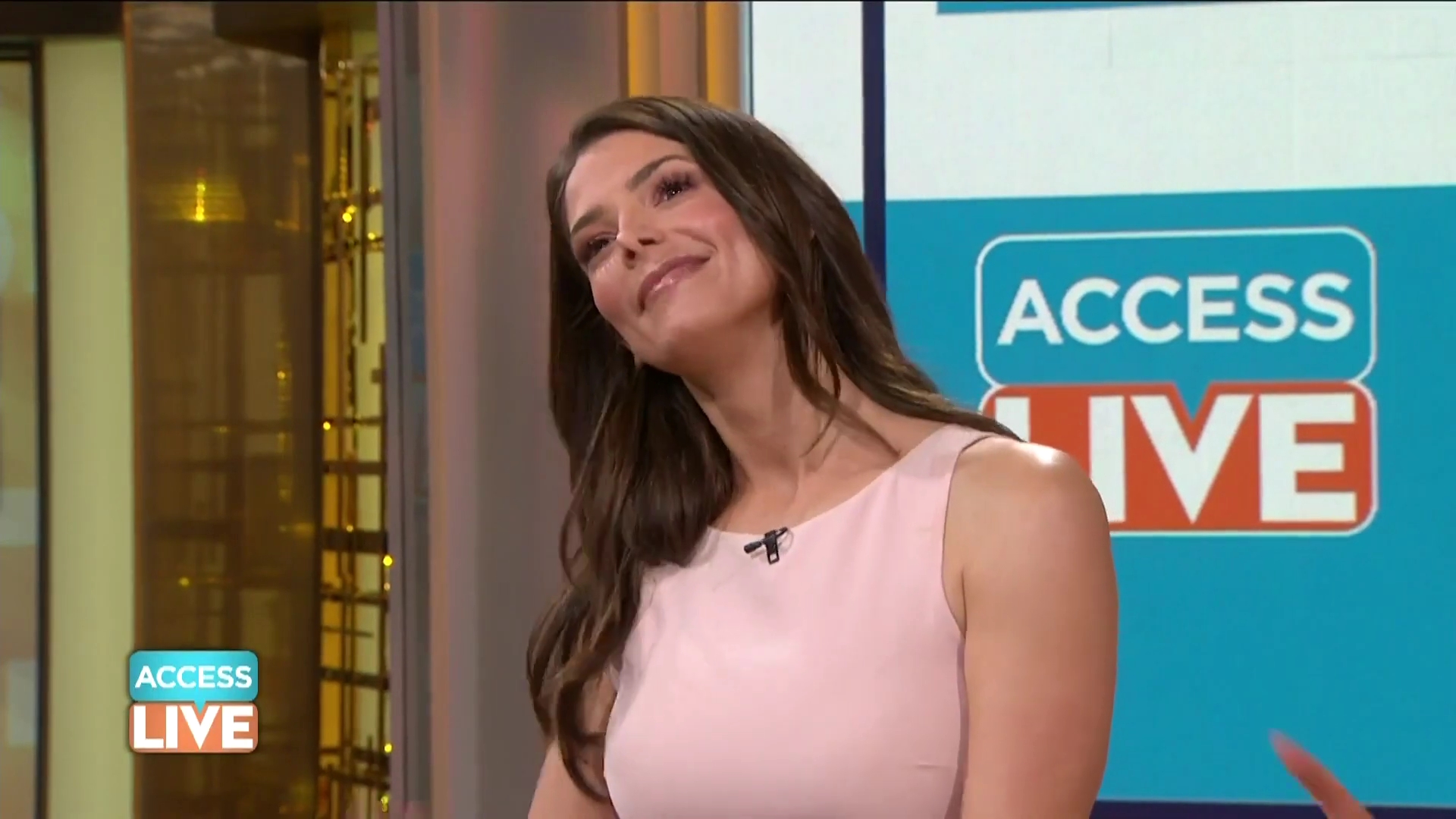 Ashley-Greene-dot-nl_2019AccesHollywood0553.jpg