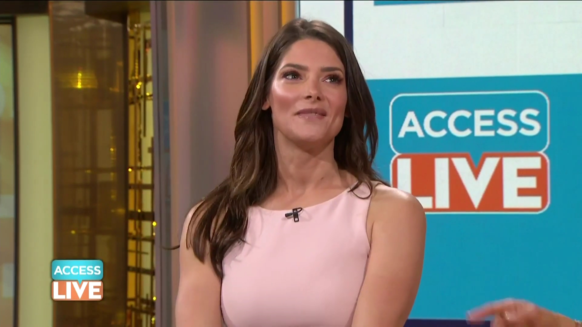 Ashley-Greene-dot-nl_2019AccesHollywood0556.jpg