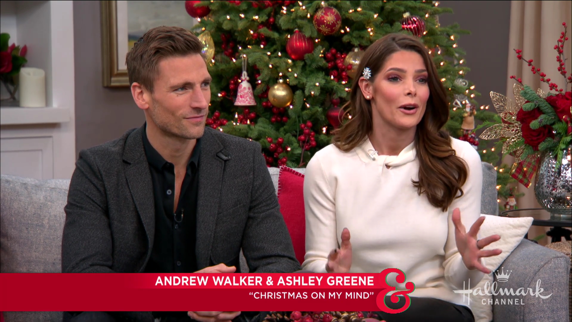 Ashley-Greene-dot-nl_HomeAndFamily0030.jpg