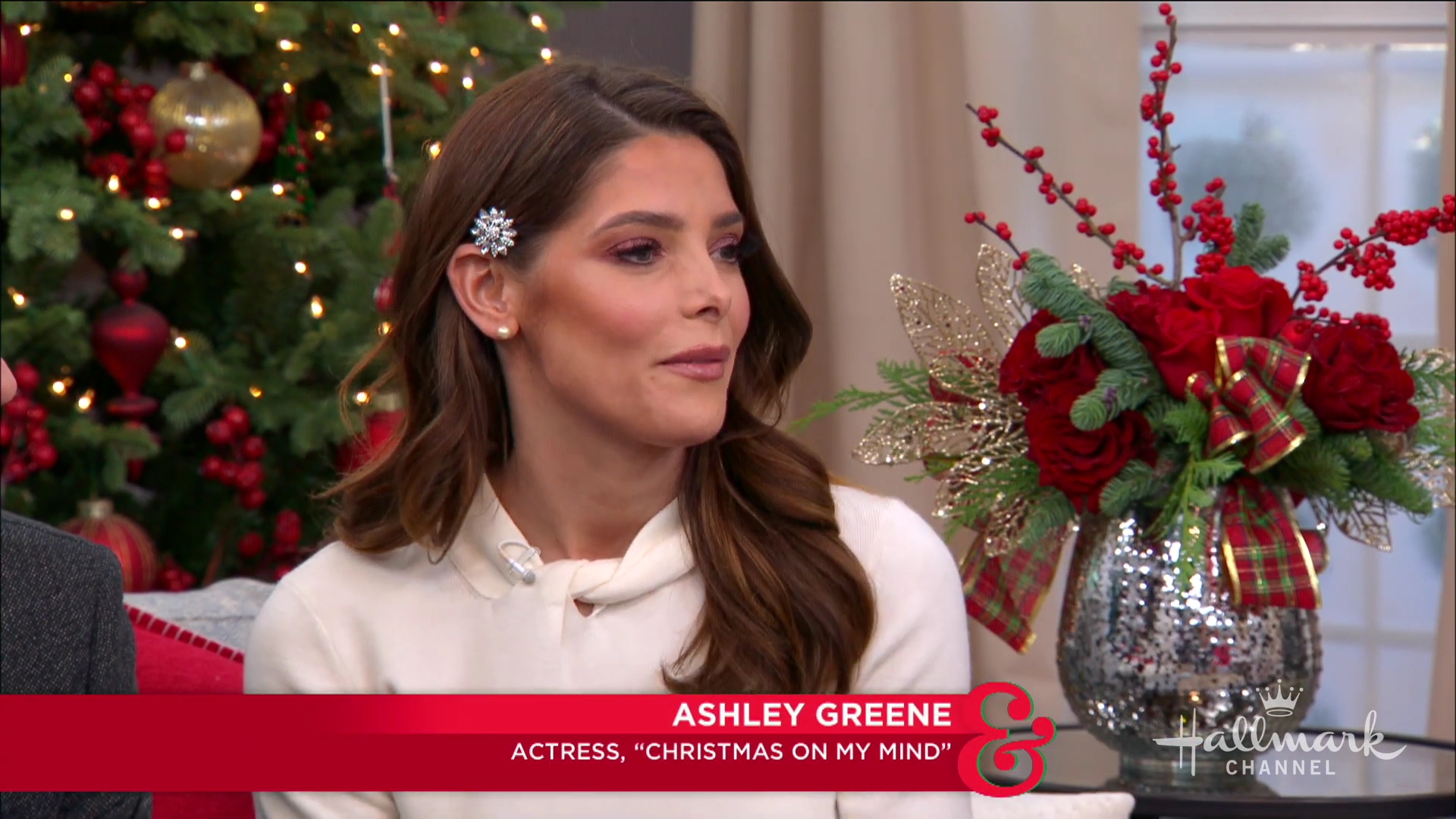 Ashley-Greene-dot-nl_HomeAndFamily0219.jpg